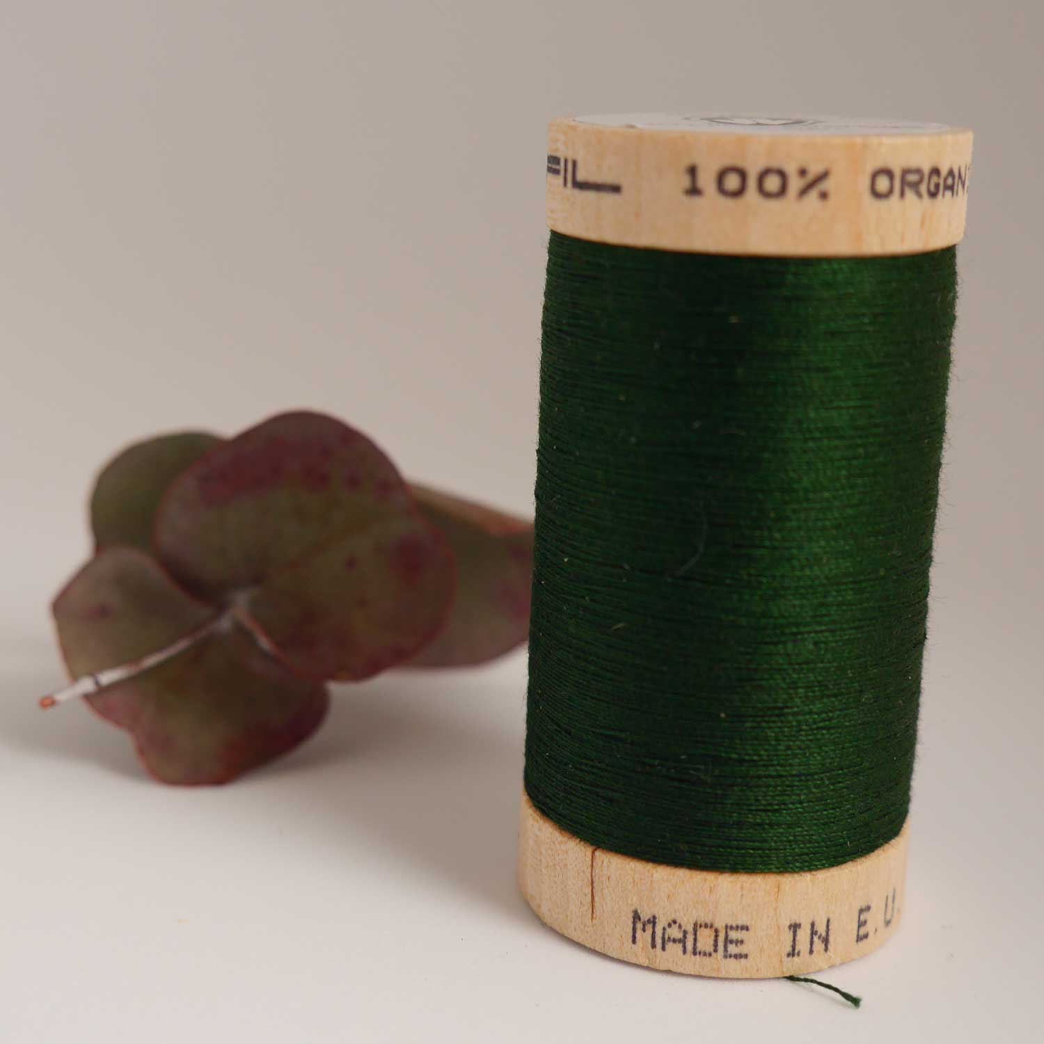 bobine-fil-coton-biologique-vert-sapin-4822-2-la-cousine