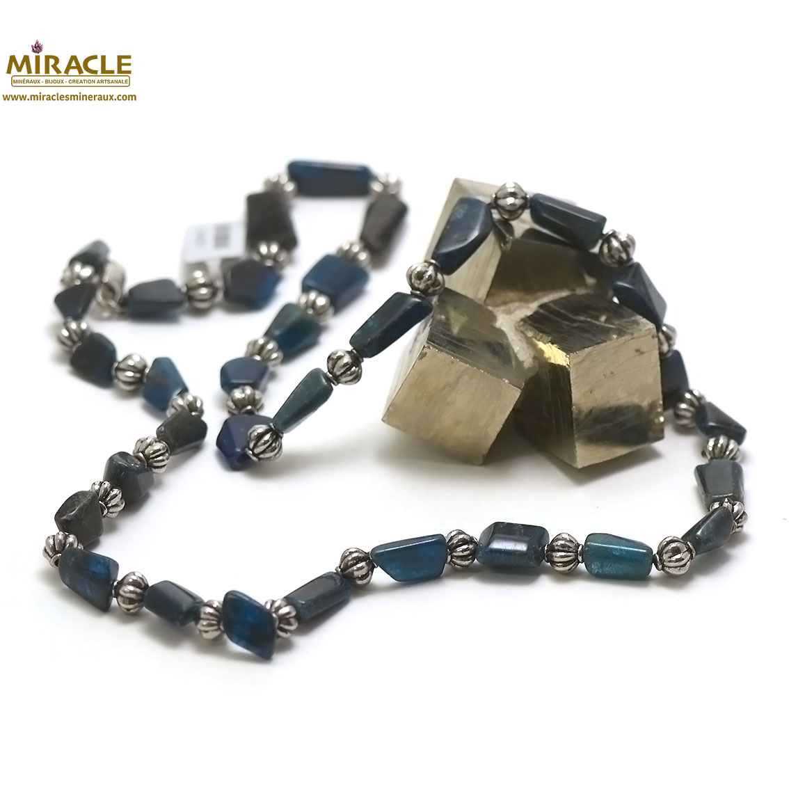 Long A galet brut 1 collier en pierre naturelle dapatite