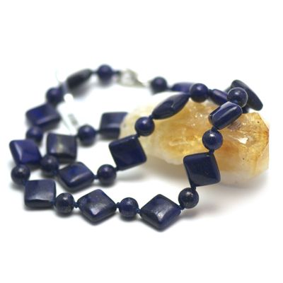 Collier lapis lazuli , "perle carré plat- perle ronde 8 mm"