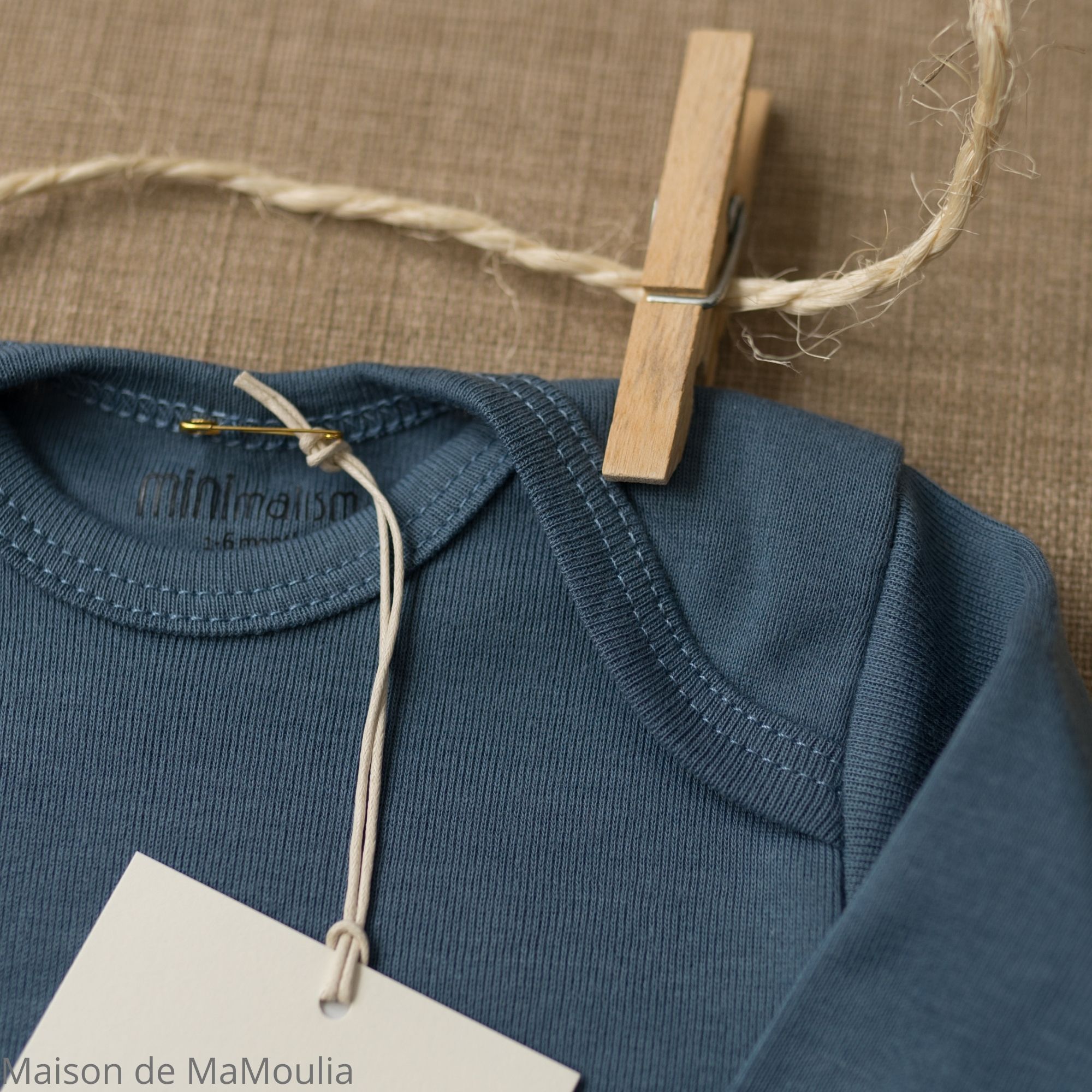 Nebel-minimalisma-Steel Blue-body-bebe-coton-bio-maison-de-mamoulia-bleu-ciel-
