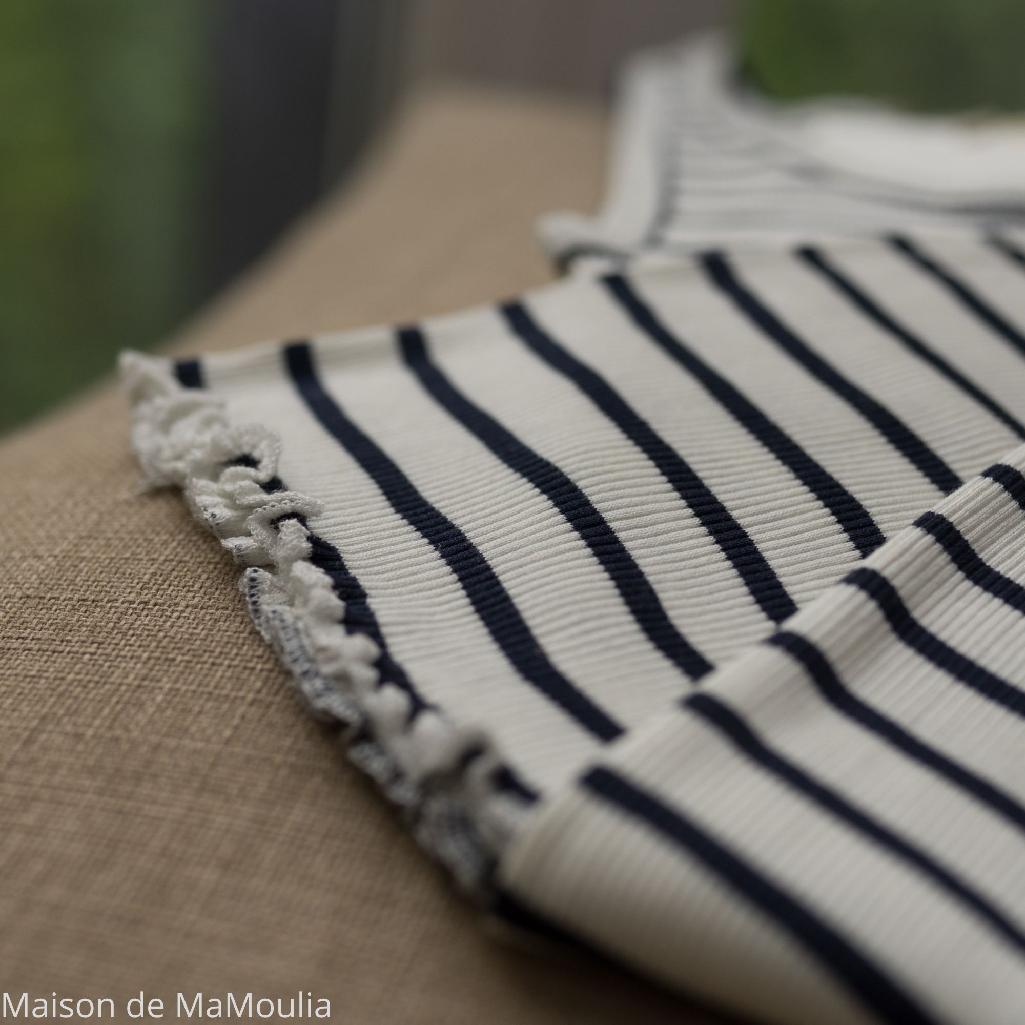 minimalisma-Gudrun- sailor-tshirt-debardeur-femme-soie-coton-maison-de-mamoulia-rayures-blanc-noir-sans-manches--