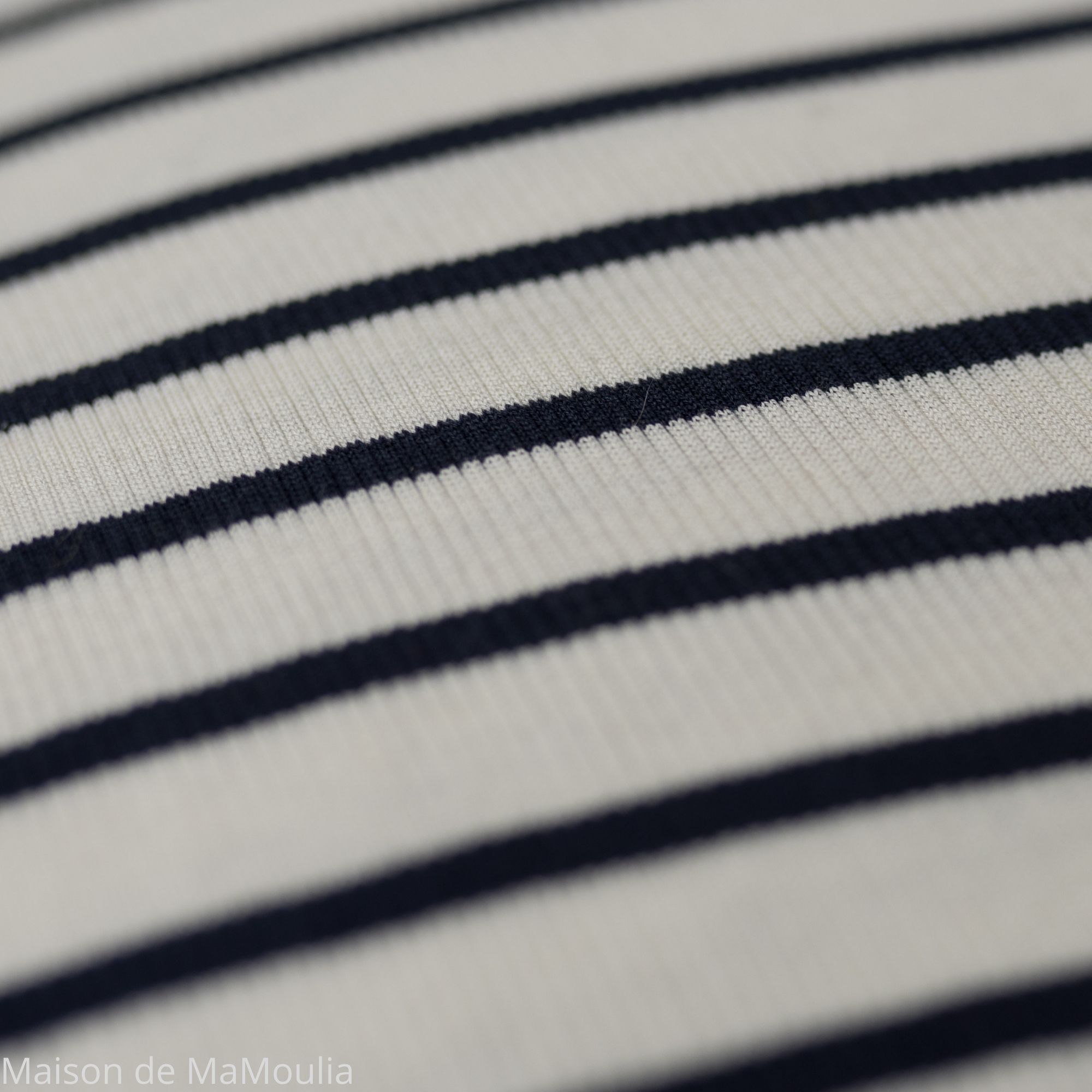 minimalisma-sailor-tshirt-debardeur-femme-soie-coton-maison-de-mamoulia-rayures-blanc-noir-sans-manches
