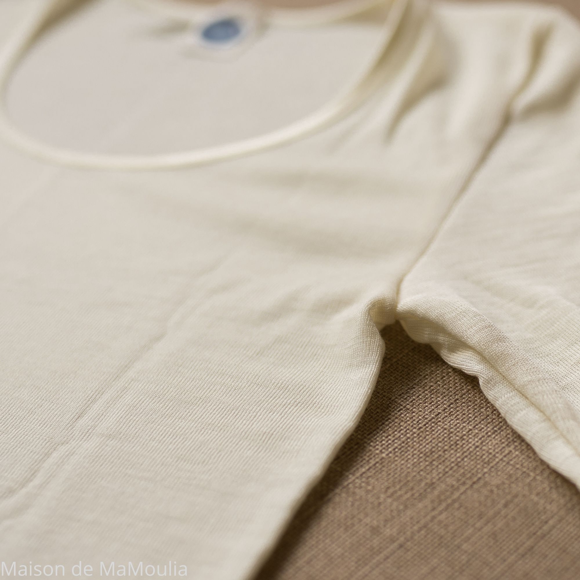top-tshirt-thermoregulateur-cosilana-laine-soie-femme-maison-de-mamoulia-ecru-blanc-manches-courtes-bio-