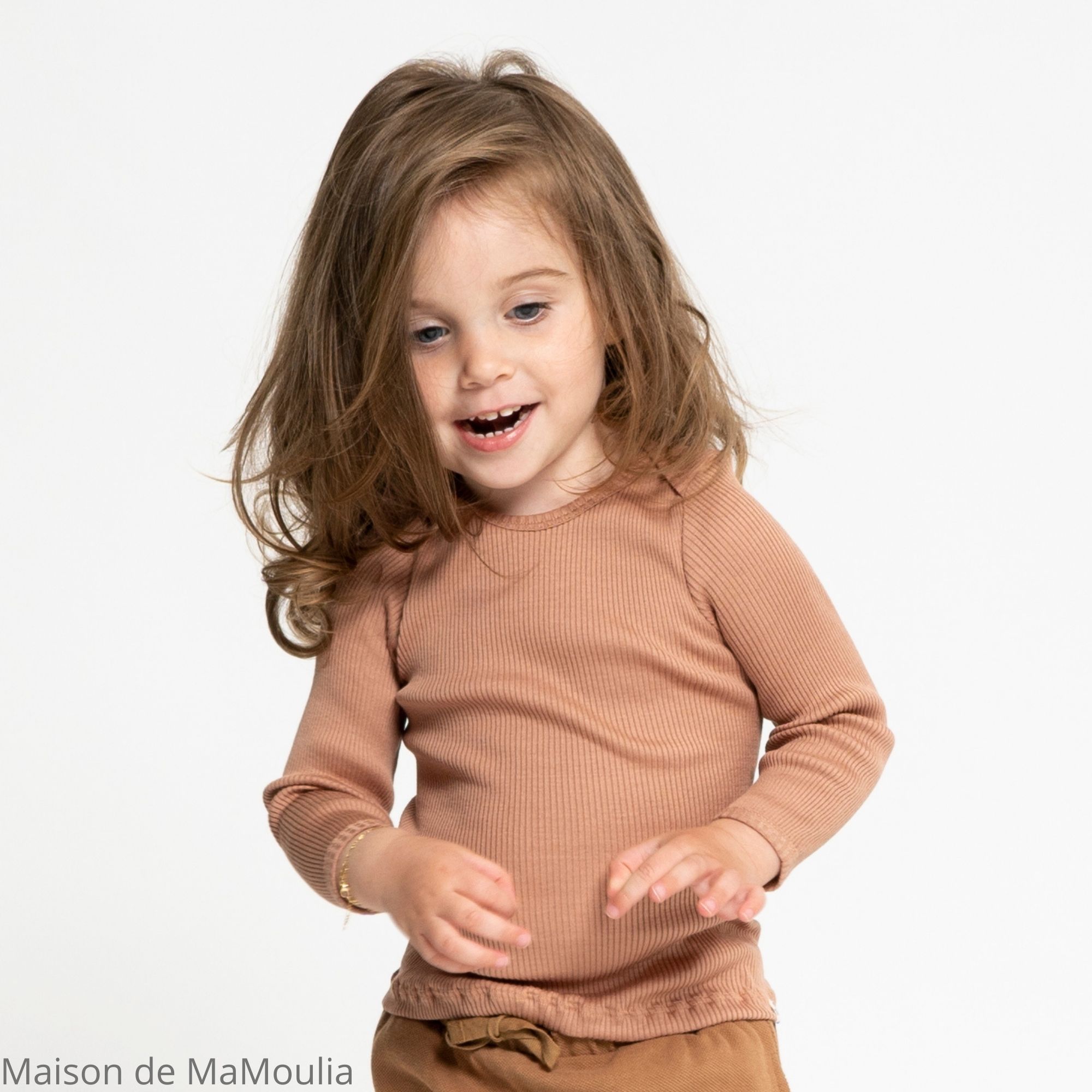 belfast-tshirt-haut-manches-longues-bebe-enfant-soie-coton-bio-minimalisma-maison-de-mamoulia-nougat--beige
