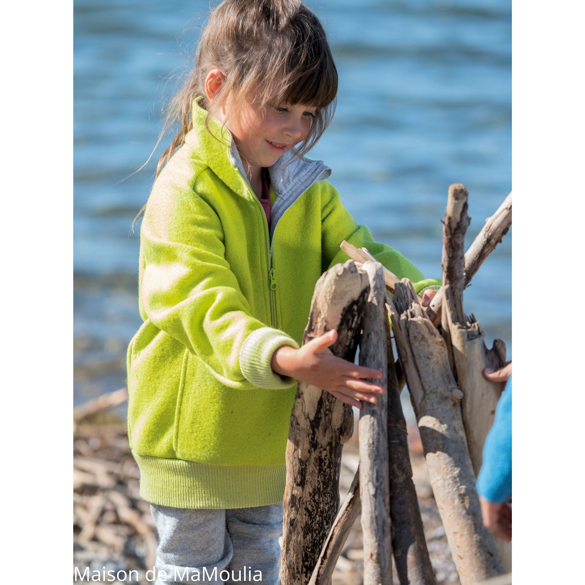 half-zip-jacket-sweat-enfant-laine-merinos-bouillie-bio-disana-maison-de-mamoulia-vert-pomme-pantalon-gris