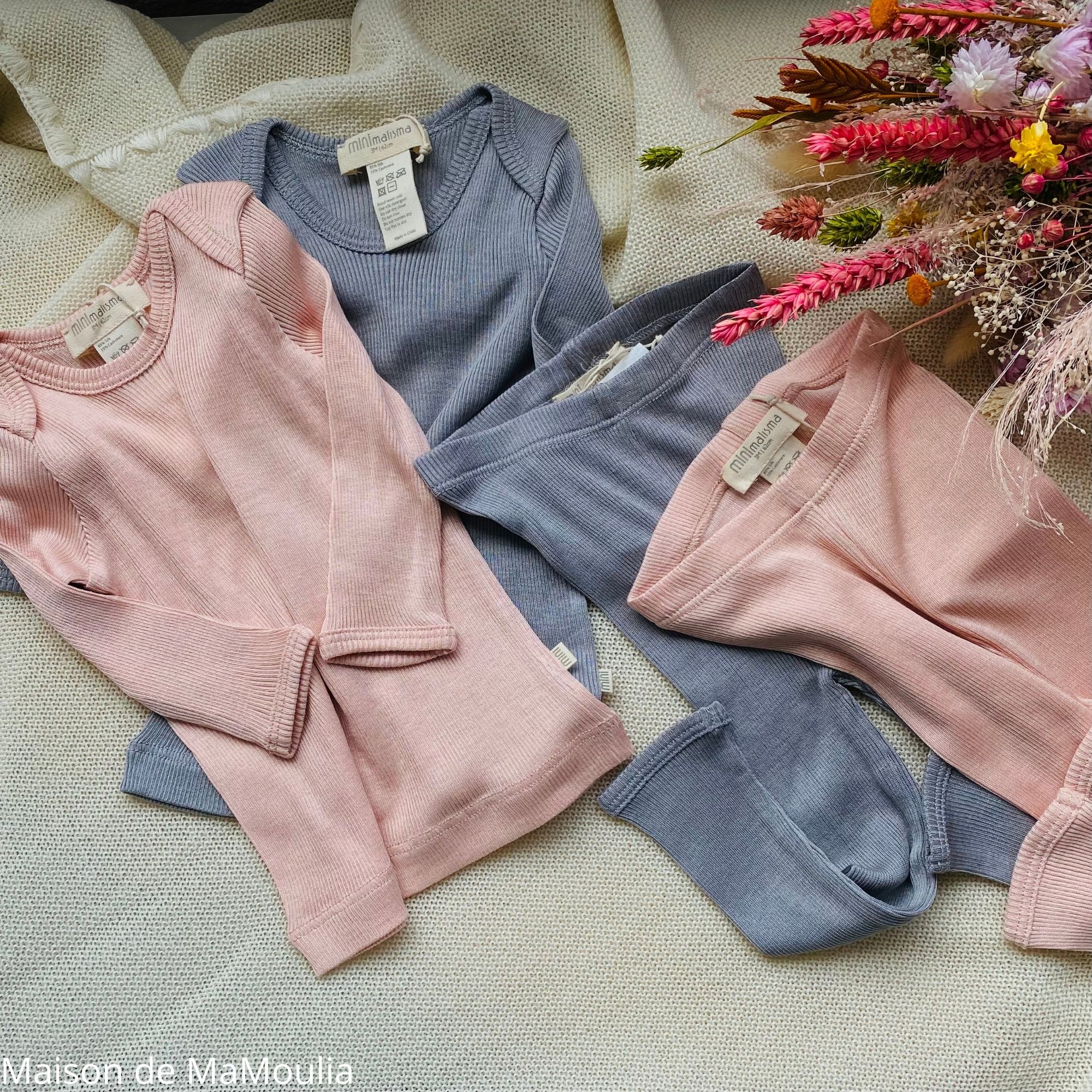 tshirt-legging-pantalon-bebe-soie-cachemire-minimalisma-maison-de-mamoulia-gris-clair-rose