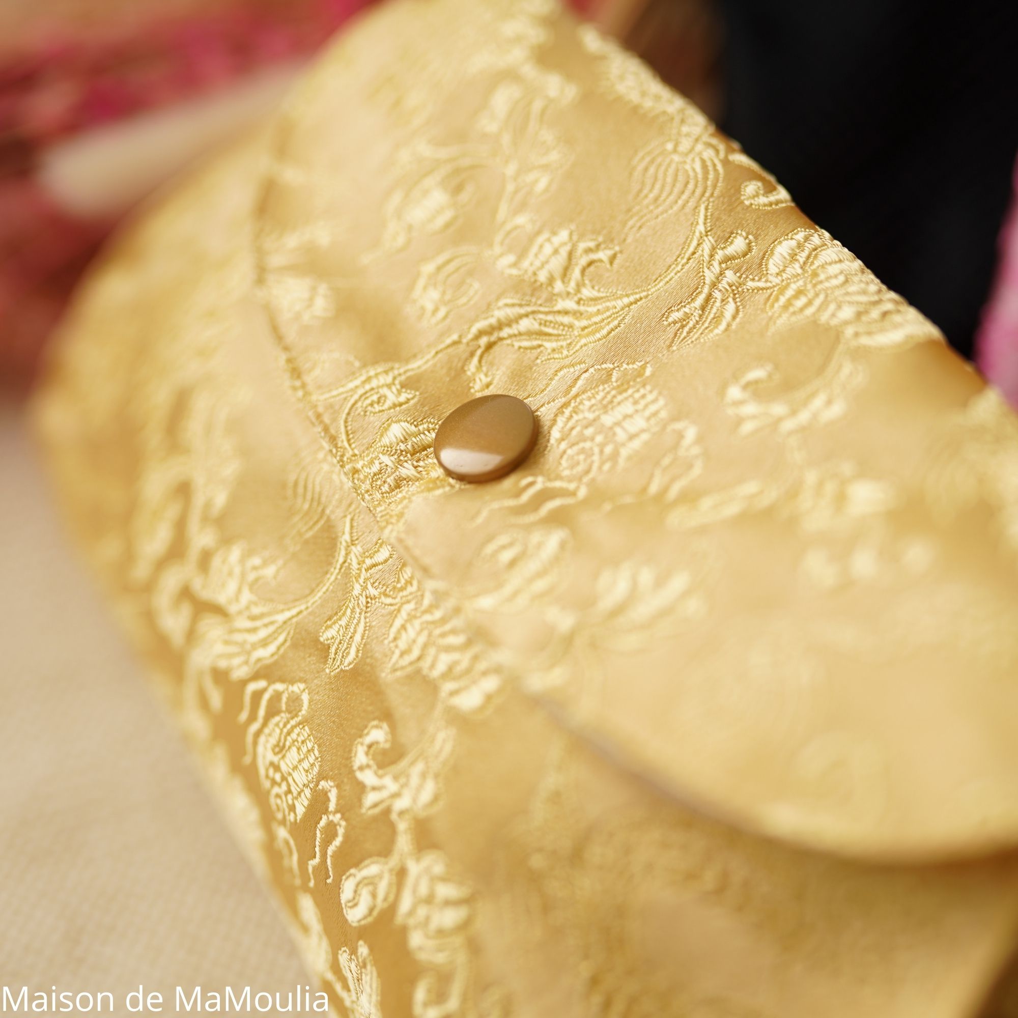 pochette-impermeable-pour-serviettes-hygieniques-lavables-mamidea-babyidea-maison-de-mamoulia-golden-jaune-