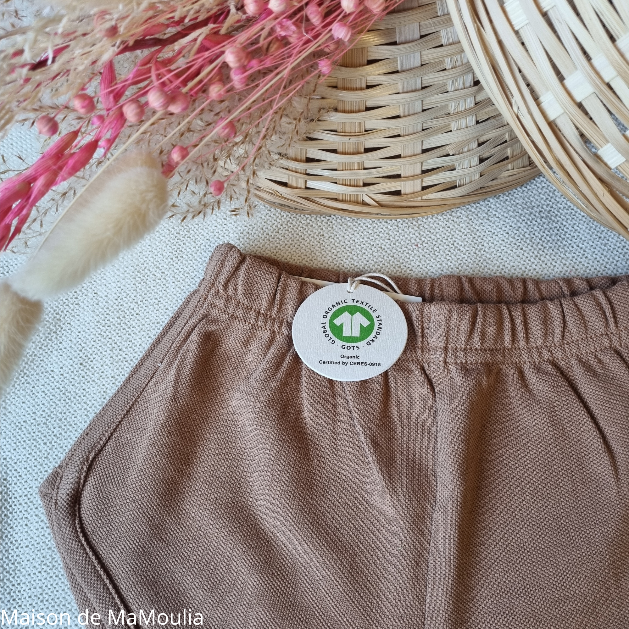 short-elspa-enfant-fille-garçon-coton-pique-bio-gots-minimalisma-maison-de-mamoulia-nougat