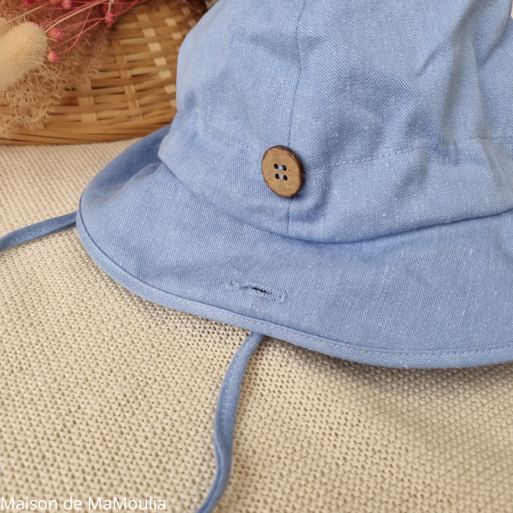 chapeau-ete_soleil-ajustable-evolutif-bebe-enfant-coton-bio-chanvre-manymonths-babyidea-maison-de-mamoulia- original- bleu