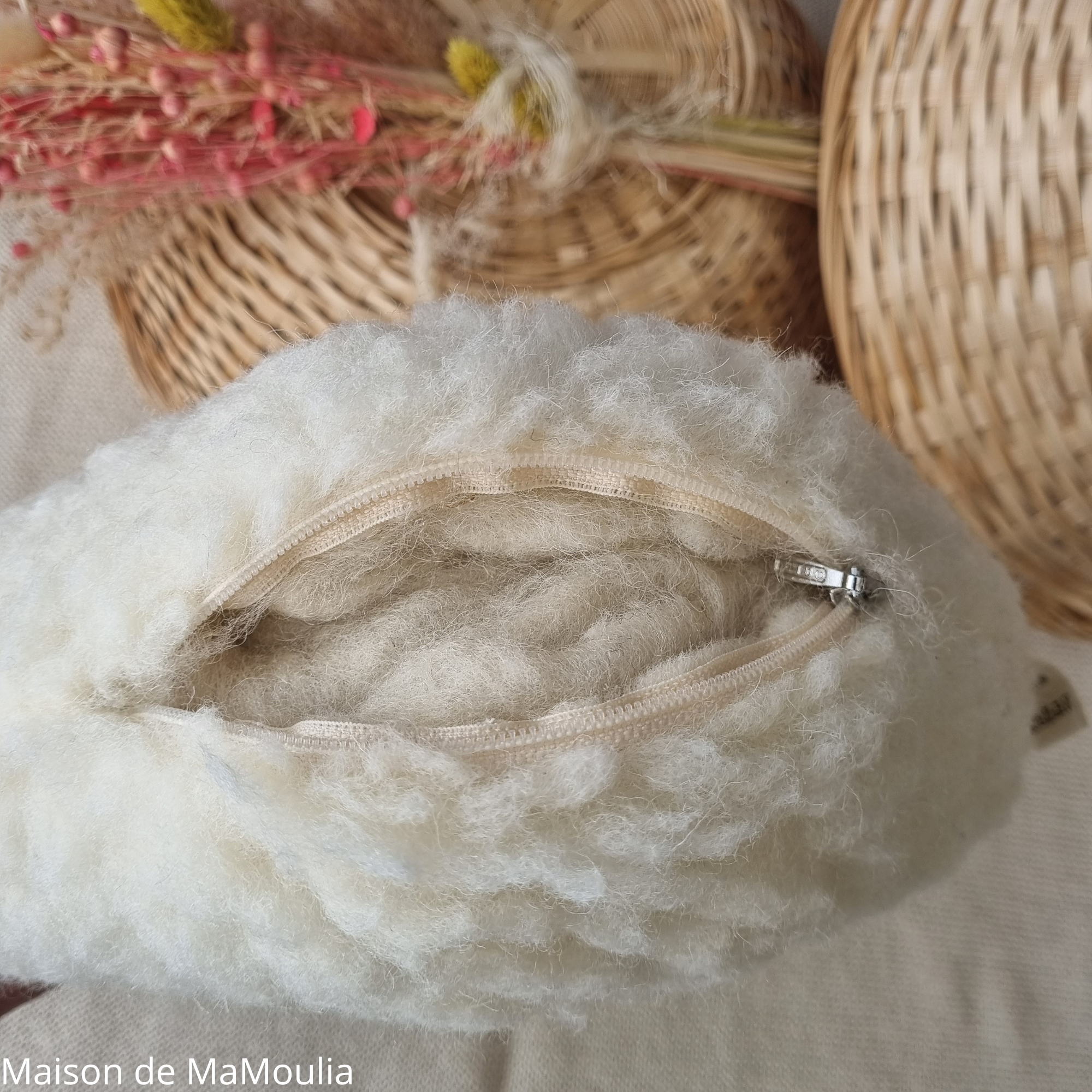coussin-oreiller-de-voyage-tete-mouton-agneau-saling-pure-laine-maison- de- mamoulia