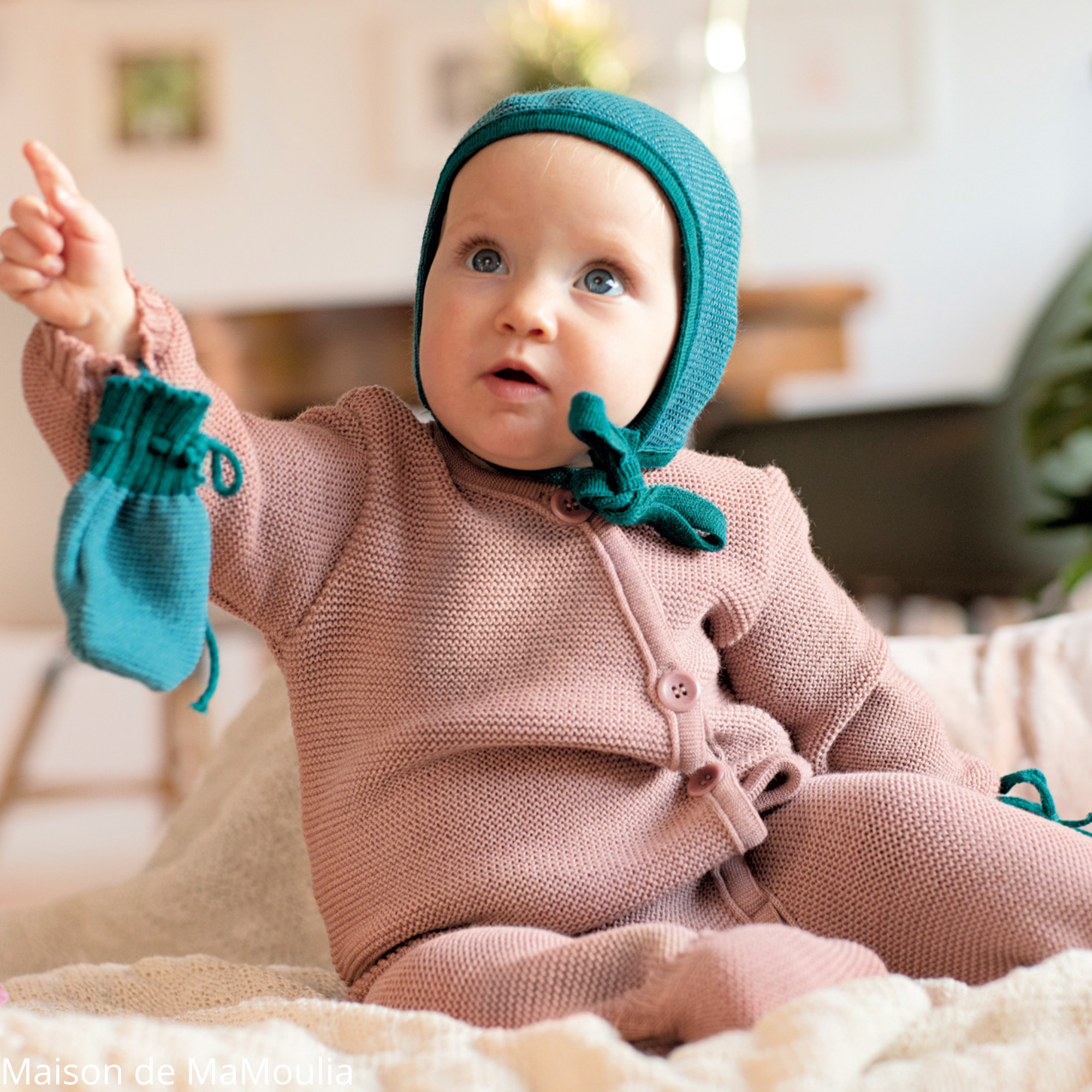 Brassière bébé ecru en laine mérinos tricotée