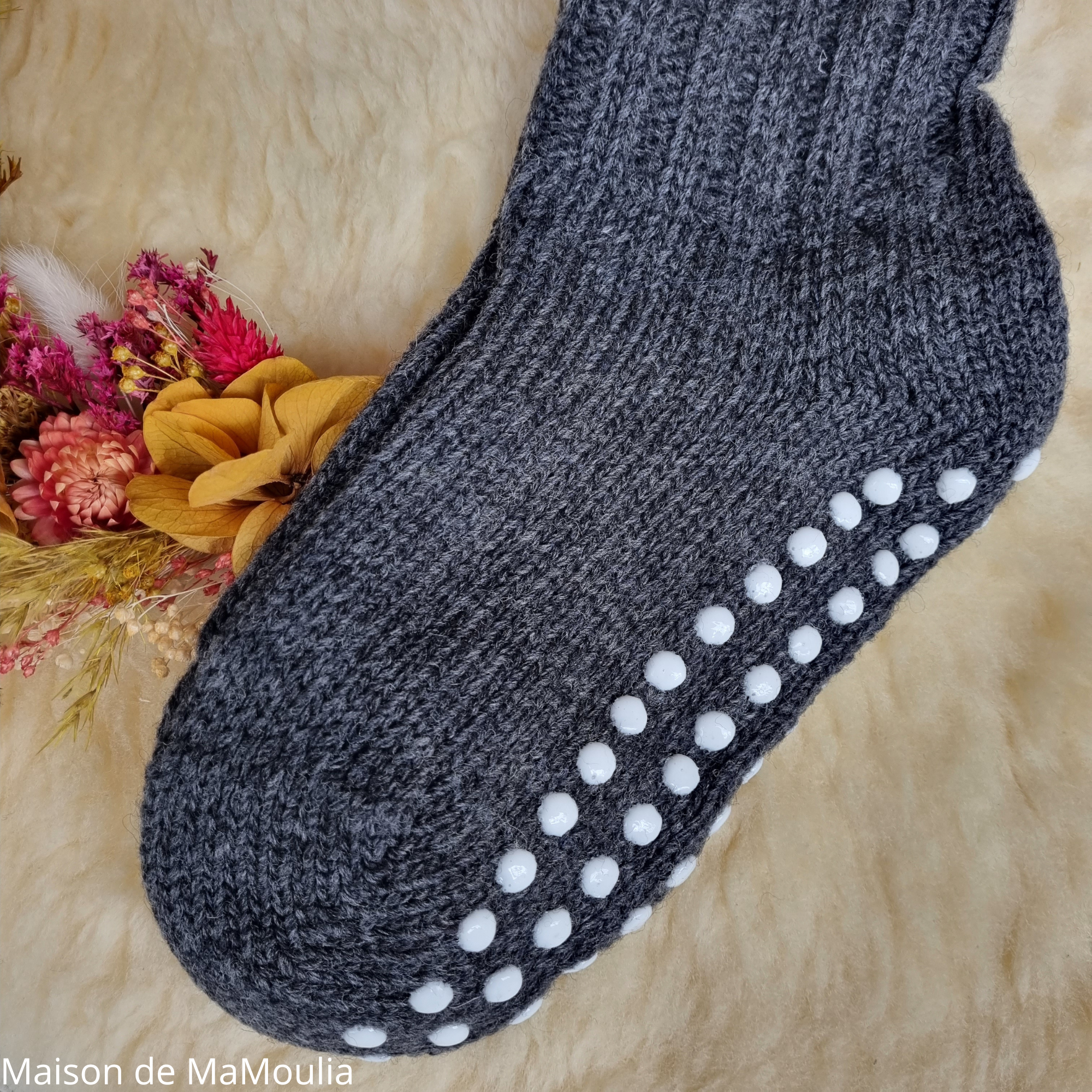 091-chaussettes-antiderapantes-adulte-pure-laine-bio-ecologique-hirsch-natur-maison-de-mamoulia-noir- anthracite
