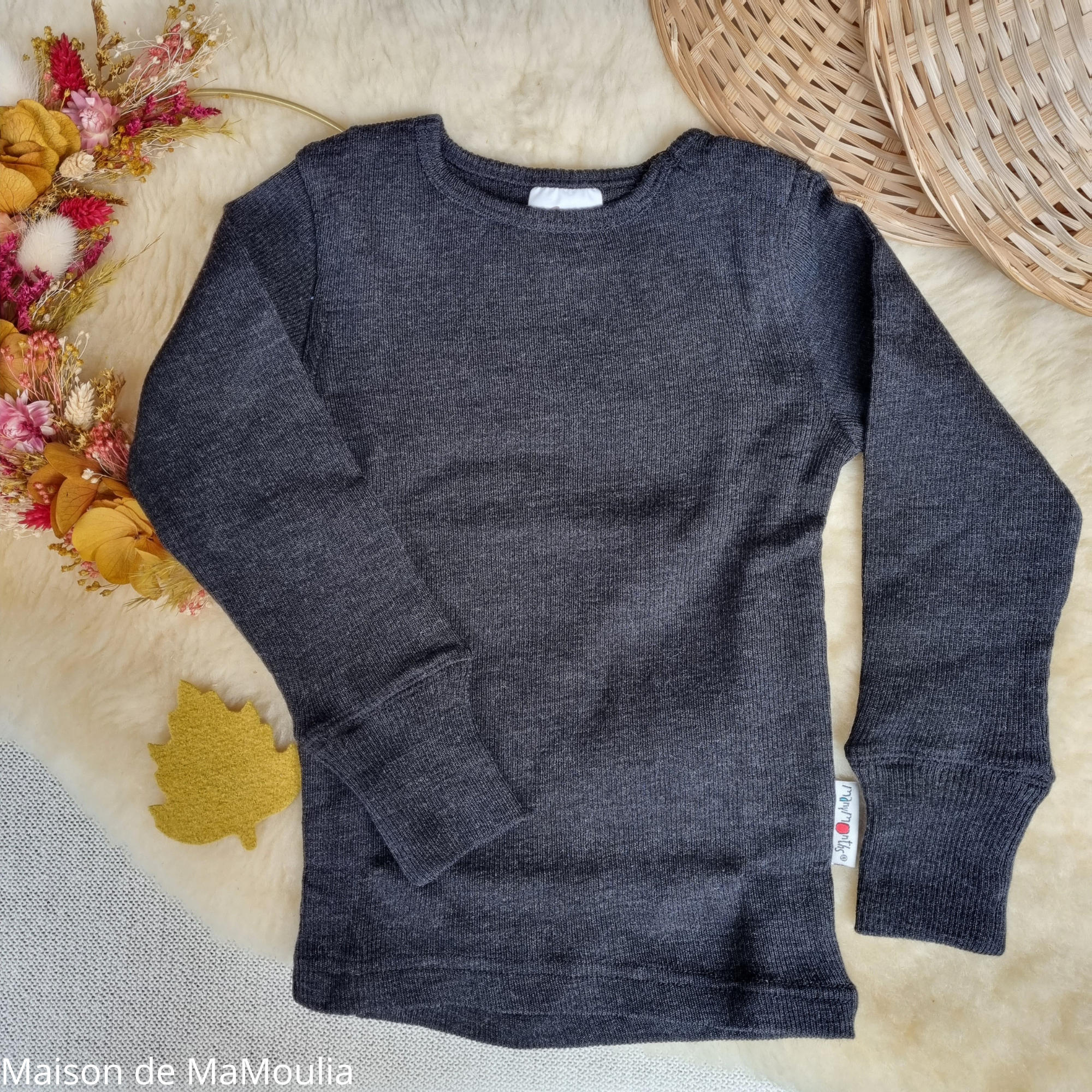 manymonths-tshirt-manches-longues-ajustable-evoluif-enfant-laine-merinos-maison-de-mamoulia-foggy-black-noir