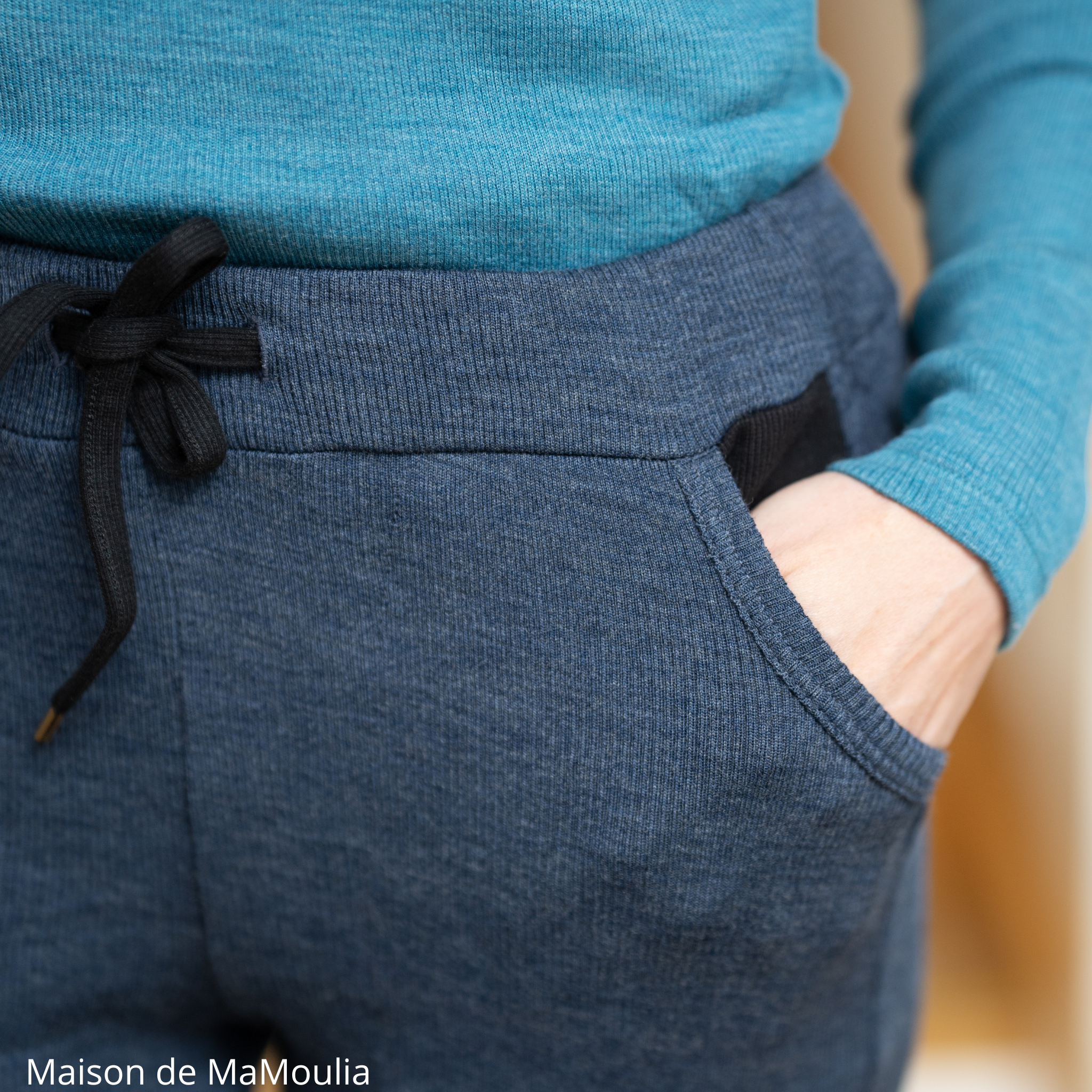 manymonths-mam-tshirt-manches-longues-pantalon-joggers-femme-ado-laine-merinos-maison-de-mamoulia-polar- winter-sea- grotto-bleu