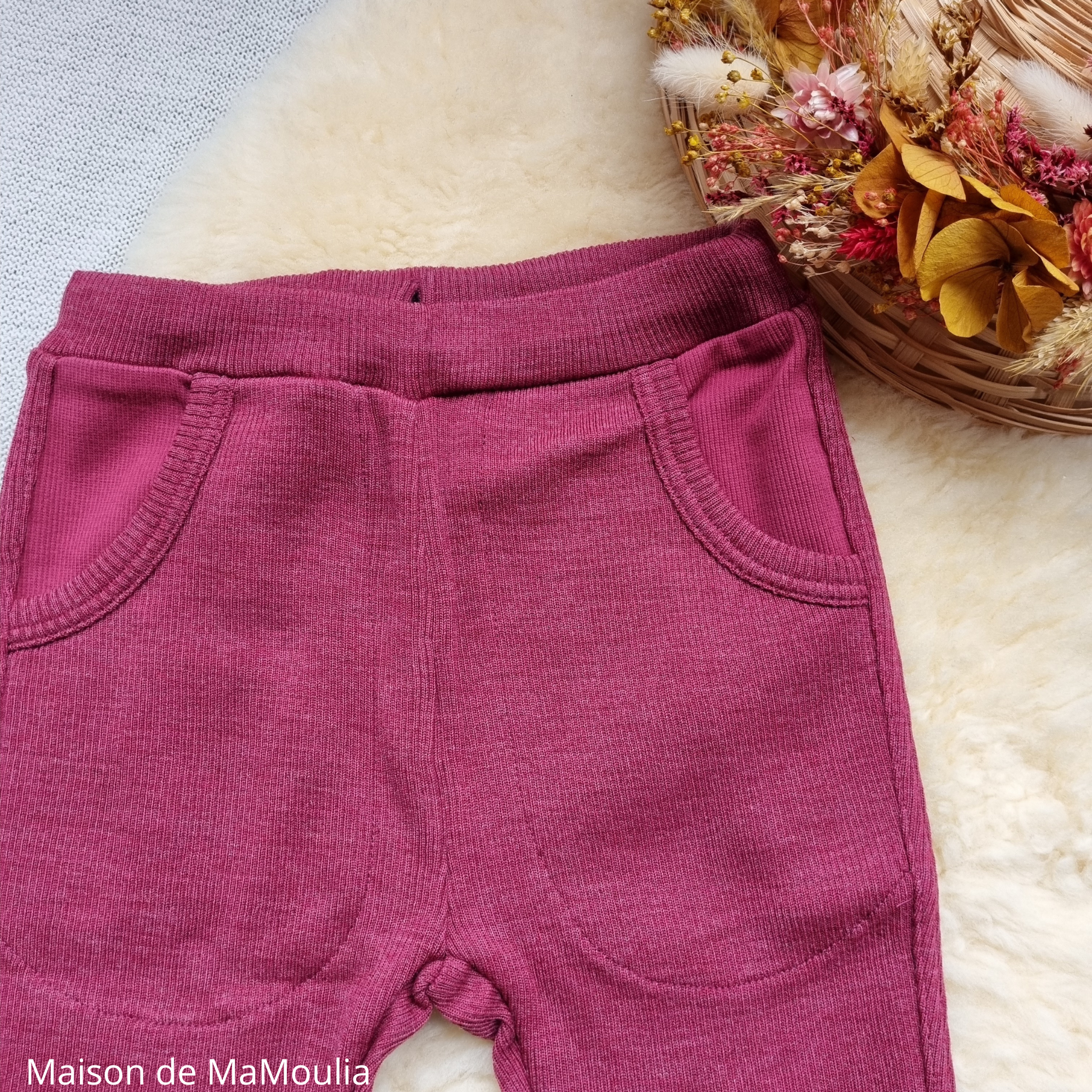 manymonths-pantalon-jogger-laine-merinos-bebe-maison-de-mamoulia-dark-cerise-rose- fonce-