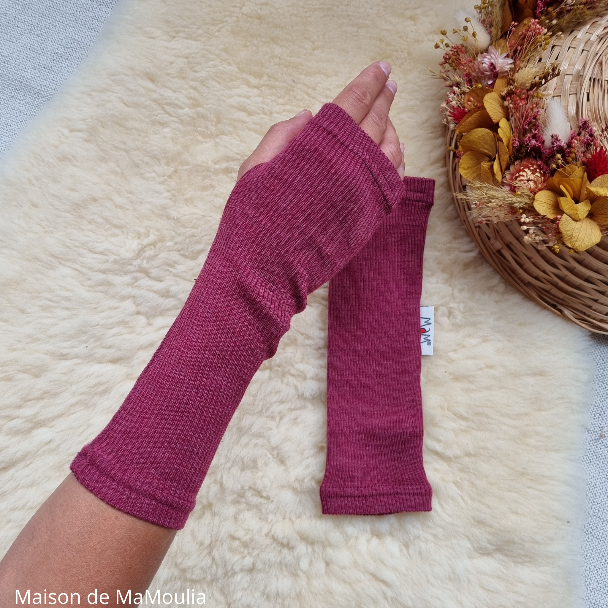 manymonths-mam-mad-mittaines-sans-pousse-femme-homme-enfant-laine-merinos-maison-de-mamoulia-dark-cerise- rose-fonce-