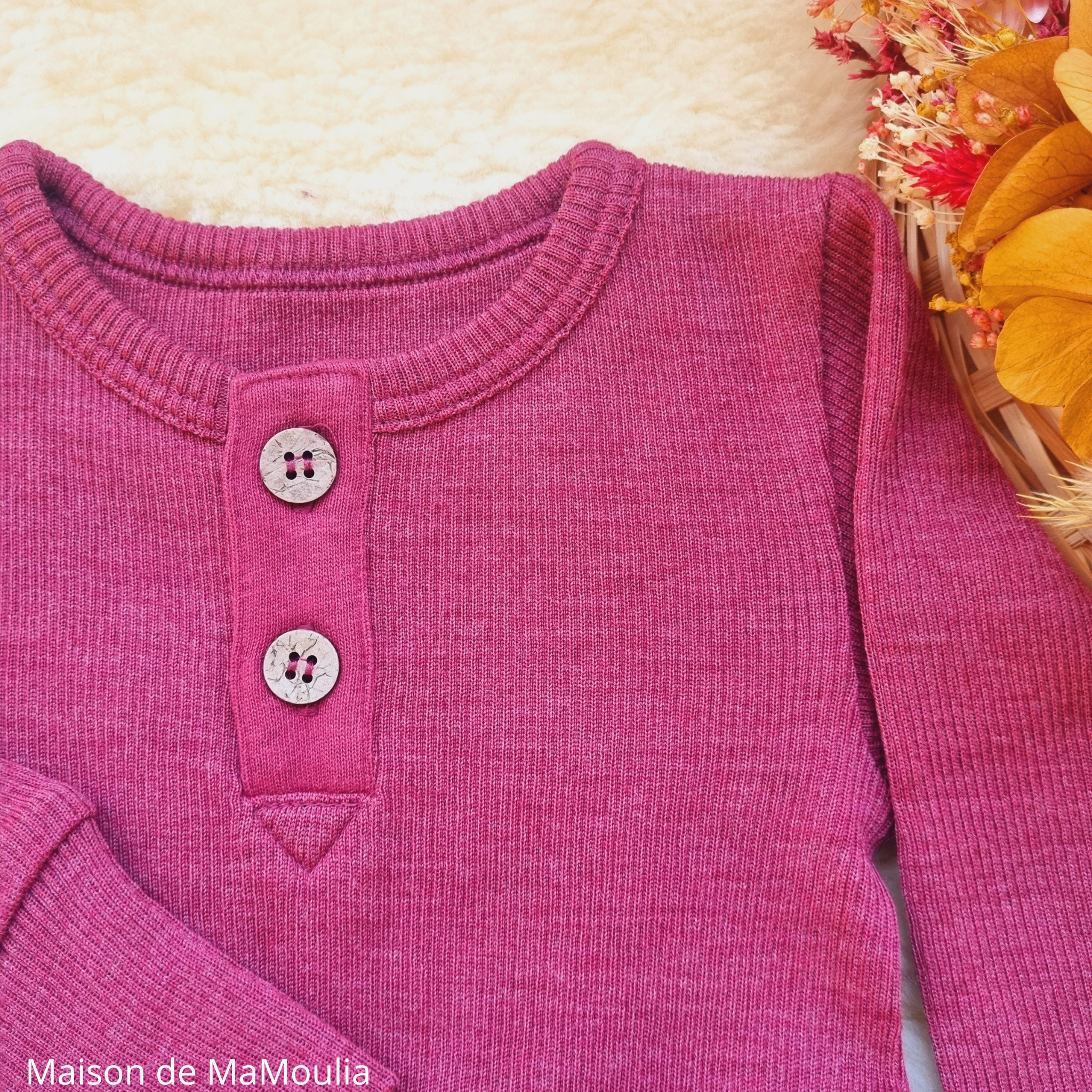 manymonths-tshirt-henley-evolutif-manches-longues-laine-merinos-bebe-enfant-maison-de-mamoulia-dark- cerise - rose-fonce