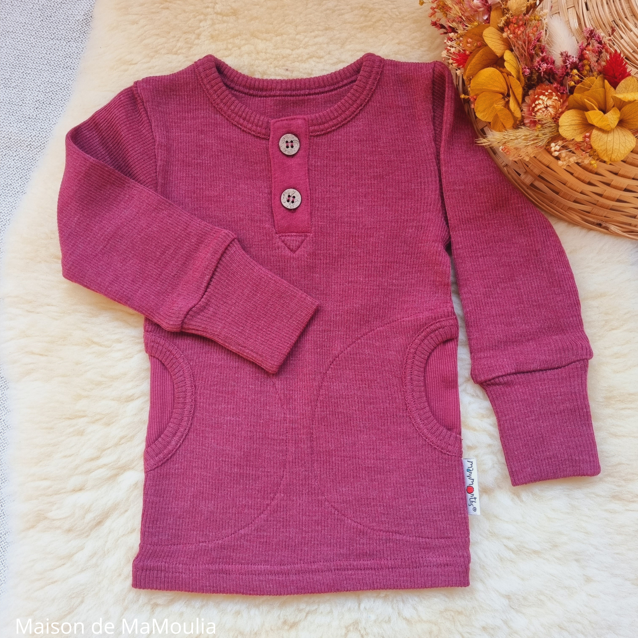 manymonths-tshirt-henley-evolutif-manches-longues-laine-merinos-bebe-enfant-maison-de-mamoulia-dark-cerise -rose-fonce