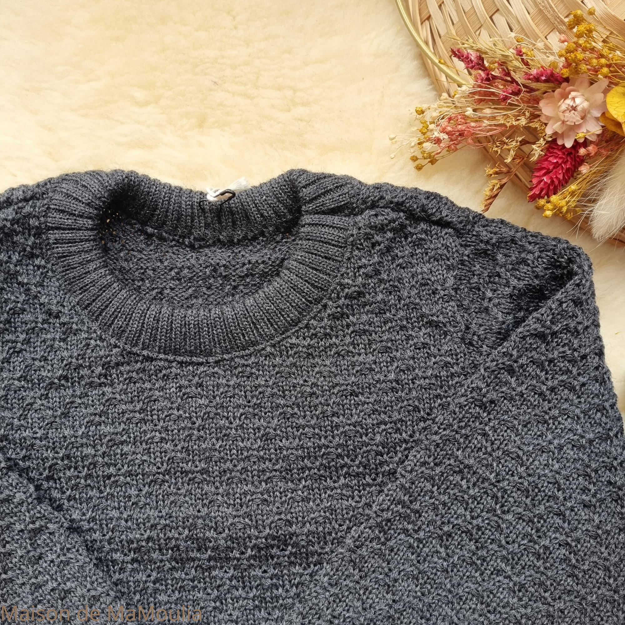 disana-aran-gilet-pull-pure-laine-merinos-tricotée-bebe-enfant-maison-de-mamoulia-anthracite- noir