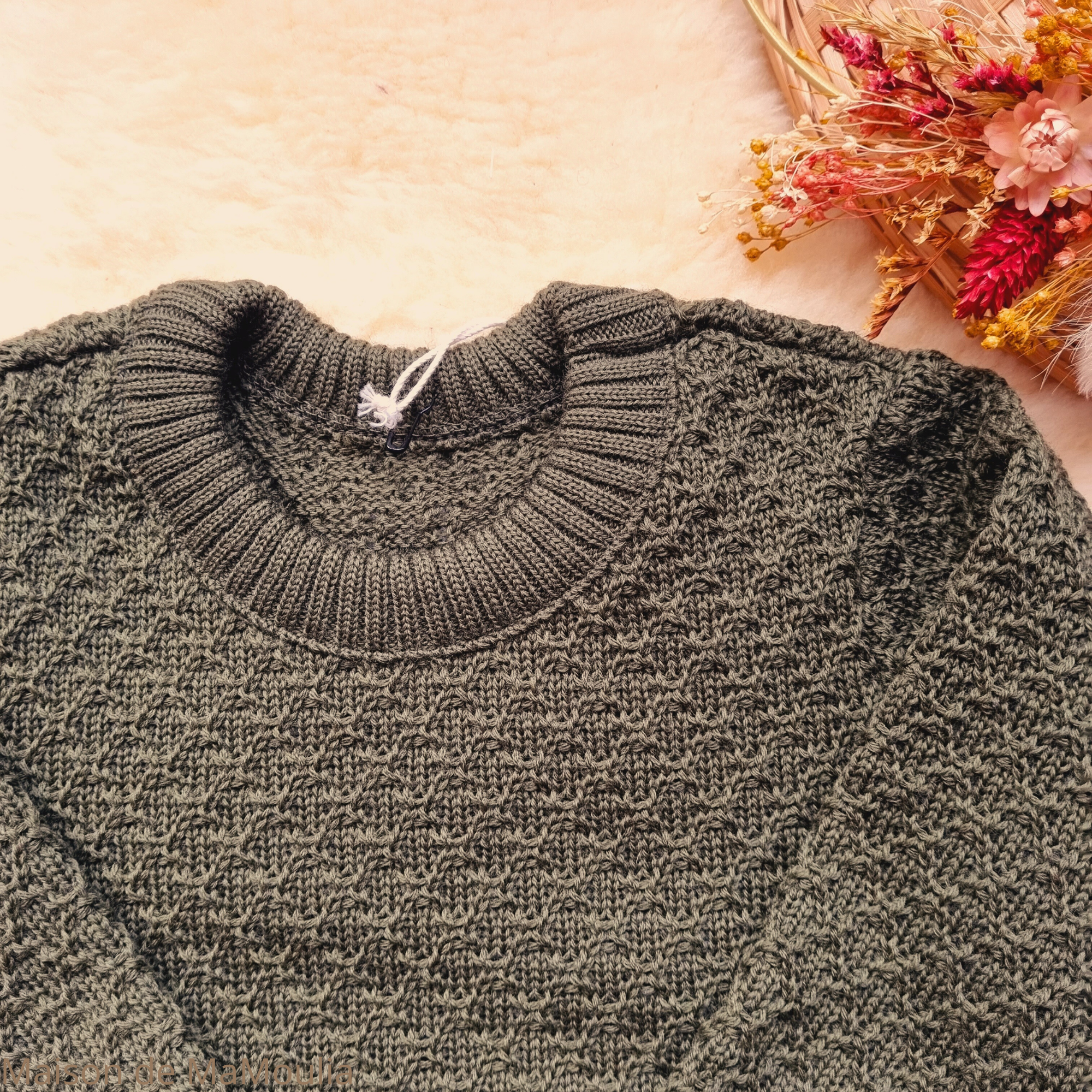 disana-aran-gilet-pull-pure-laine-merinos-tricotée-bebe-enfant-maison-de-mamoulia- olive