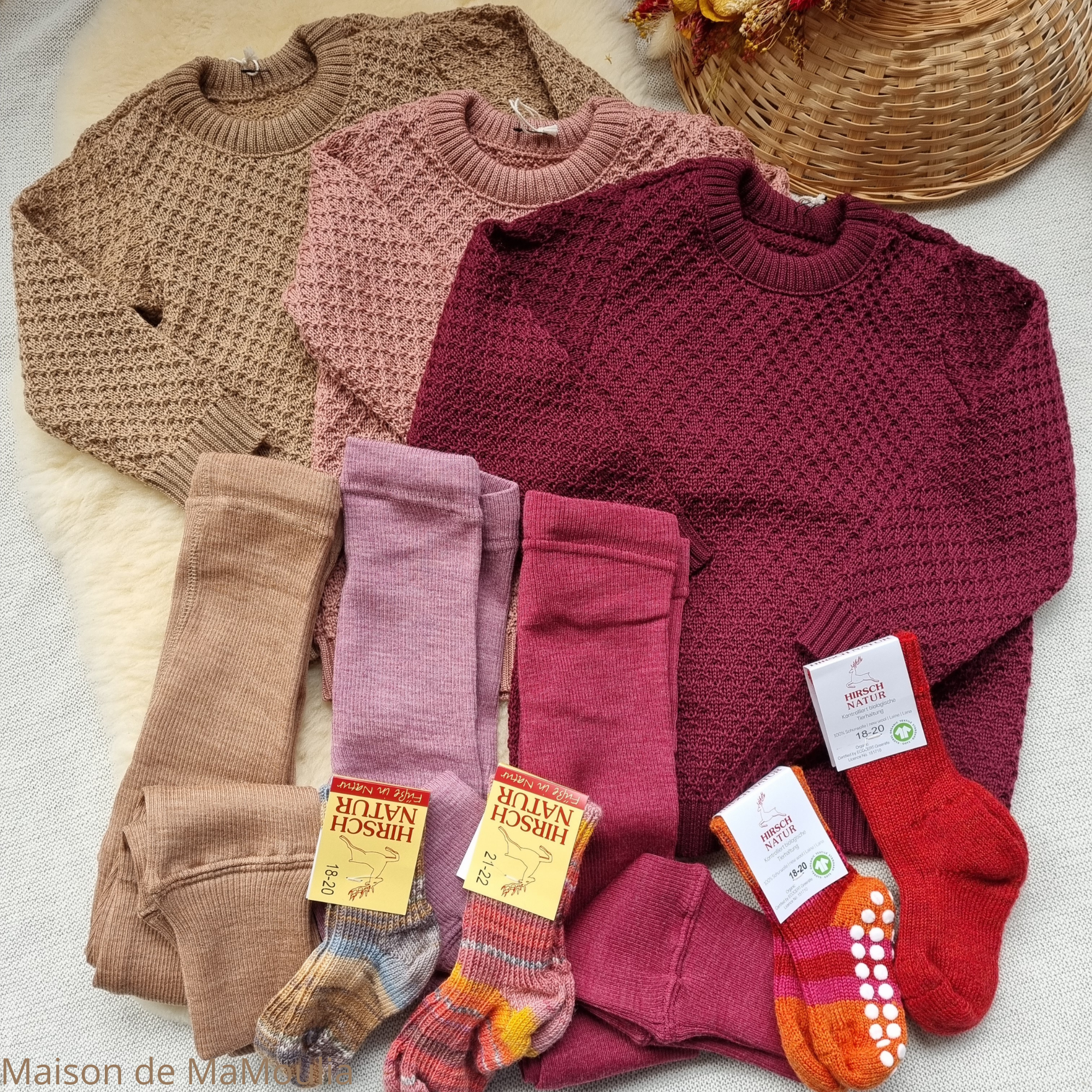 disana-aran-gilet-pull-pure-laine-merinos-tricotée-bebe-enfant-maison-de-mamoulia-manymonths-hirsch-rose-beige-rouge