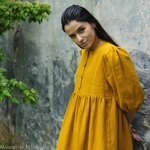 robe-midi-femme-manches-ballon-pur-lin-lave-bio-français-offon-maison-de-mamoulia-jaune- miel-