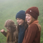 bonnet-chapeau-enfant-fille-pure-laine-alpaga-minimalisma-maison-de-mamoulia-navy-teal-bleu-rhubarbe