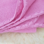 couverture-laine-merinos-tricotée-bio-disana-maison-de-mamoulia-rose -yaourt-
