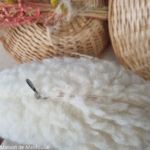 coussin-oreiller-de-voyage-tete-mouton-agneau-saling-pure-laine-maison-de- mamoulia