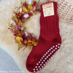 091-chaussettes-antiderapantes-adulte-pure-laine-bio-gots-ecologique-hirsch-natur-maison-de-mamoulia-rouge-