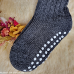 091-chaussettes-antiderapantes-adulte-pure-laine-bio-ecologique-hirsch-natur-maison-de-mamoulia-noir- anthracite