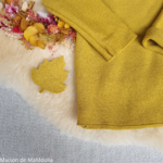 disana-leftknit-jacket-gilet-pull-pure-laine-merinos-tricotée-bebe-enfant-maison-de-mamoulia-curry-jaune-moutarde