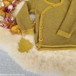 disana-melange-jacket-gilet-pure-laine-merinos-tricotée-bebe-enfant-maison-de-mamoulia-curry- gold