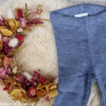 manymonths-legging-ajustable-genouilleres-evolutif-enfant-laine-merinos-maison-de-mamoulia -blue-mist_ bleu