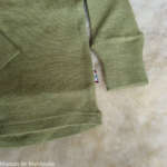 manymonths-tshirt-manches-longues-ajustable-evoluif-enfant-laine-merinos-maison-de-mamoulia-pea-puree- vert--