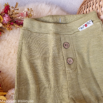 manymonths-joggers-pantalon-ajustable-evoluif-bebe-enfant-laine-merinos-maison-de-mamoulia- pea-puree- vert