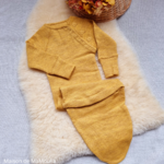 manymonths-gigoteuse-turbulette-manches-longues-laine-merinos-enfant-maison-de-mamoulia-axolotl-yellow-jaune-