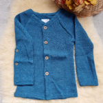 manymonths-gilet-cardigan-ajustable-evolutif-laine-merinos-bebe-enfant-maison-de-mamoulia-sea-grotto-bleu-turquise-