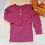 manymonths-tshirt-henley-evolutif-manches-longues-laine-merinos-bebe-enfant-maison-de-mamoulia-dark-cerise -rose-fonce