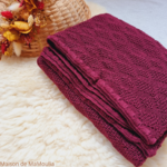 couverture-bebe-80-100-pure-laine-merinos-tricotée-disana-gots-maison-de-mamoulia-originale- cassis