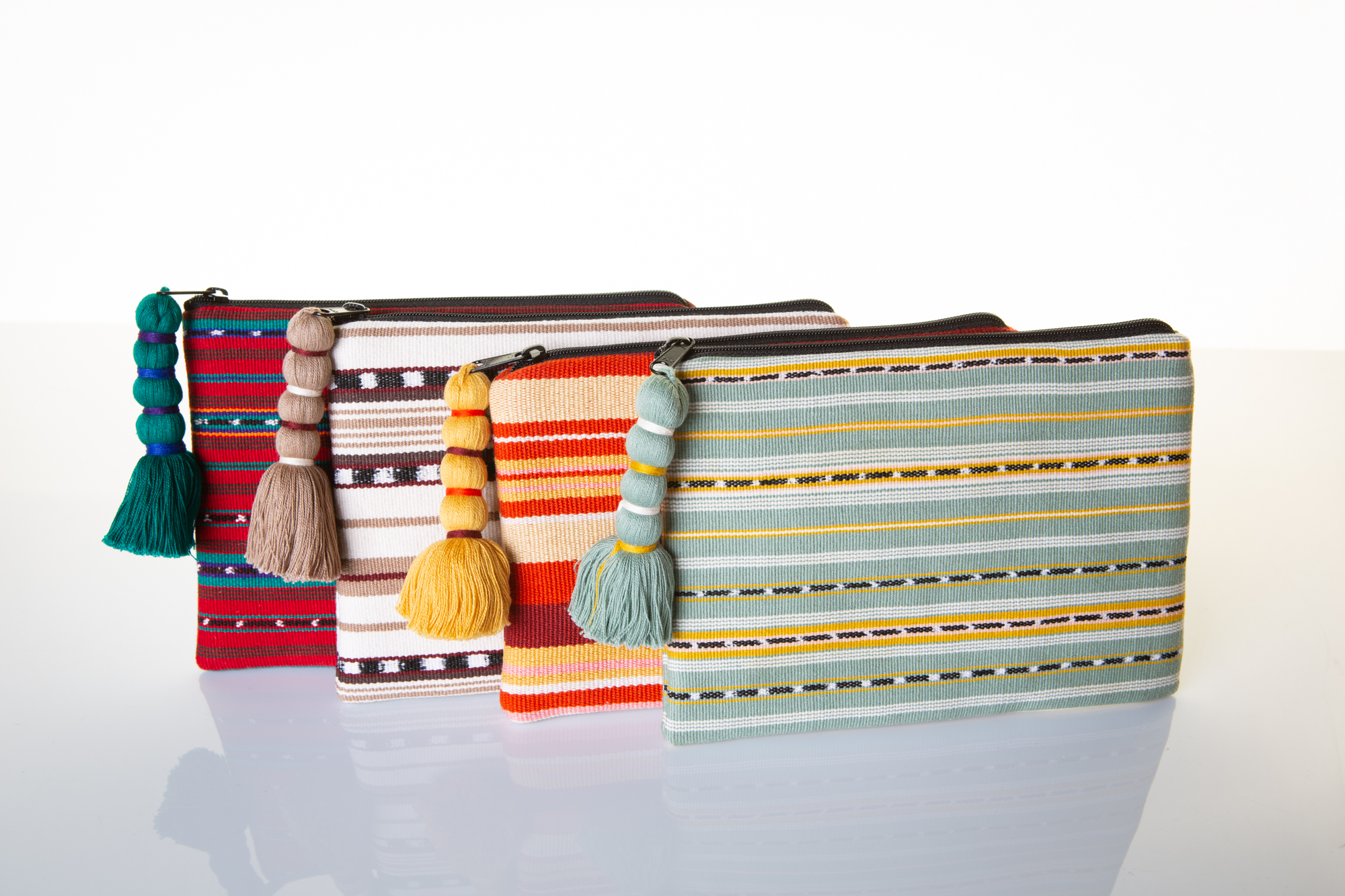 pochette a pompons