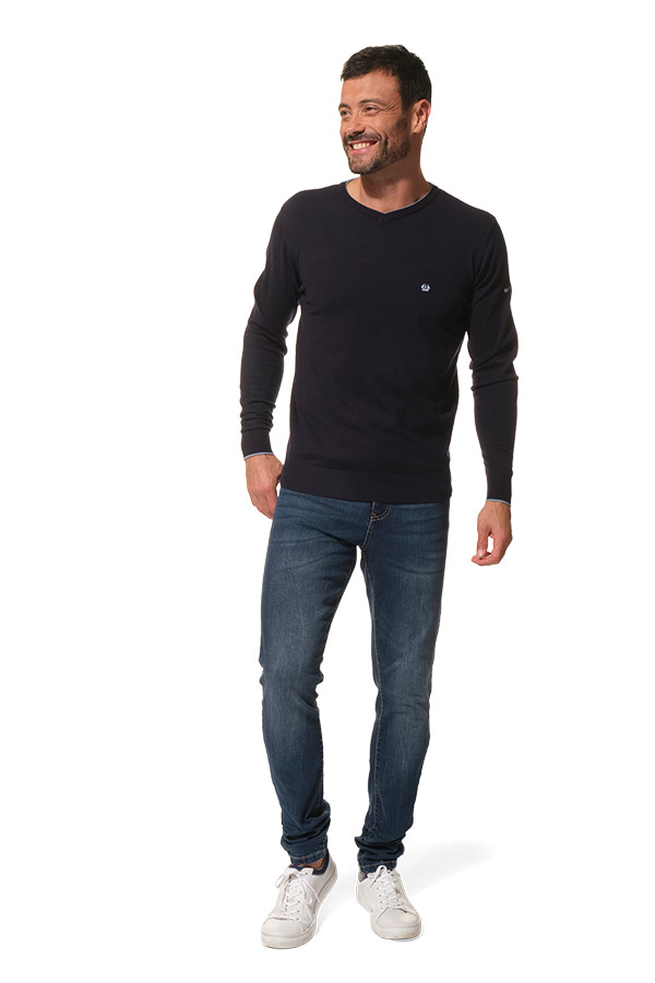 Pull col V marine pour homme hublot