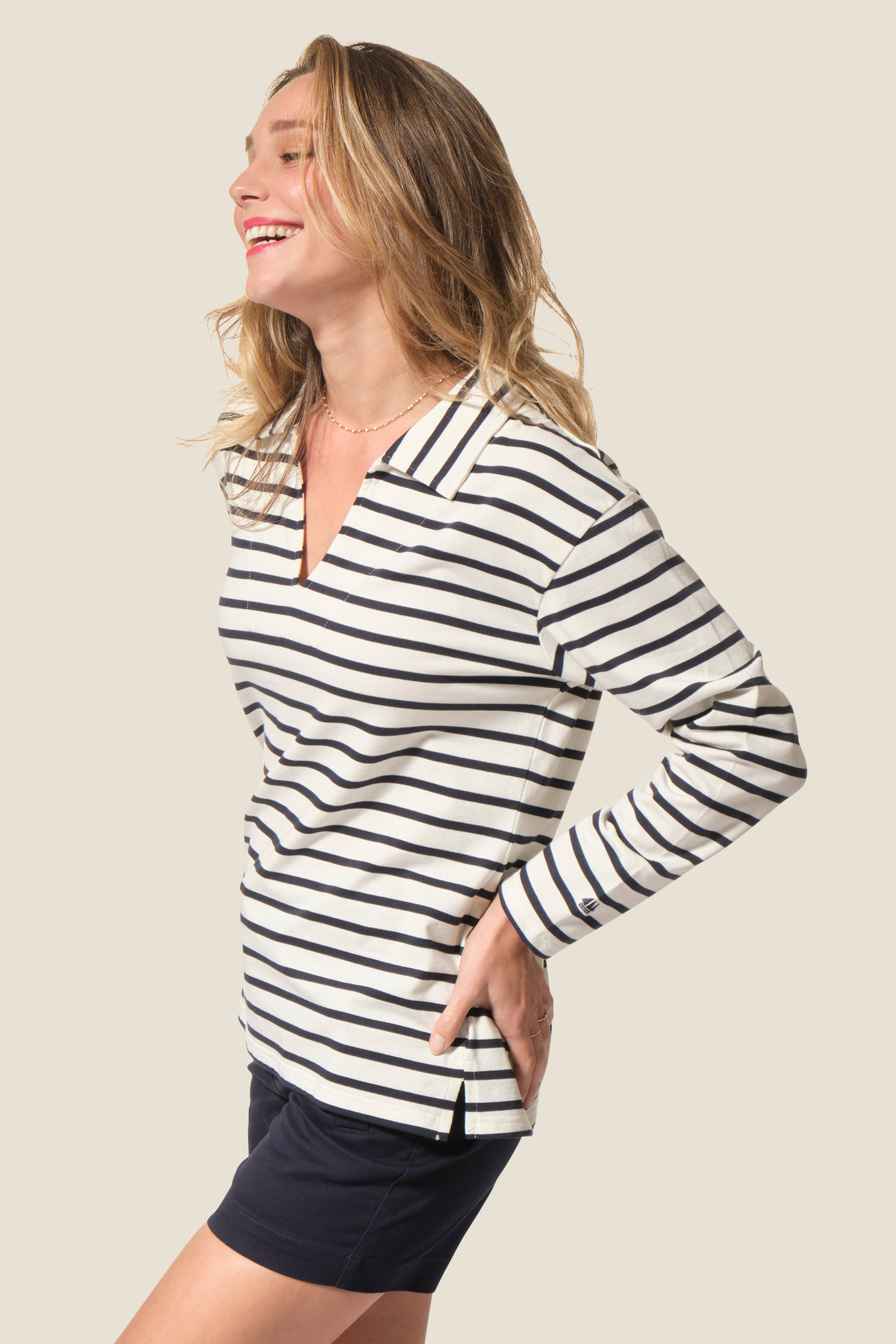 MANCHE_LONGUE_COL_V_BLANC_MARINE_FEMME
