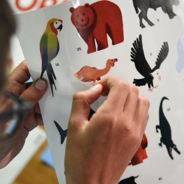 Jeu-educatif-Poppik-Puzzle-Stickers-Autocollants-affiche-animaux-12-600x600