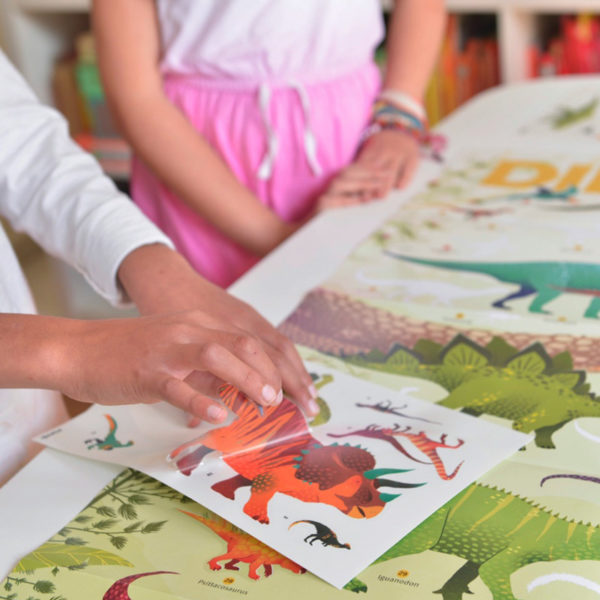 Jeu-educatif-Poppik-Puzzle-Stickers-Autocollants-affiche-dinosaures-7-600x600