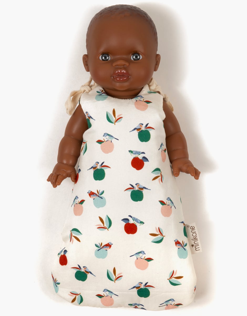 Minikane-collection-accessoires-dressing-automne-hiver-2022-pour-poupee-gordis-turbulette-gigoteuse-en-coton-apple-birds