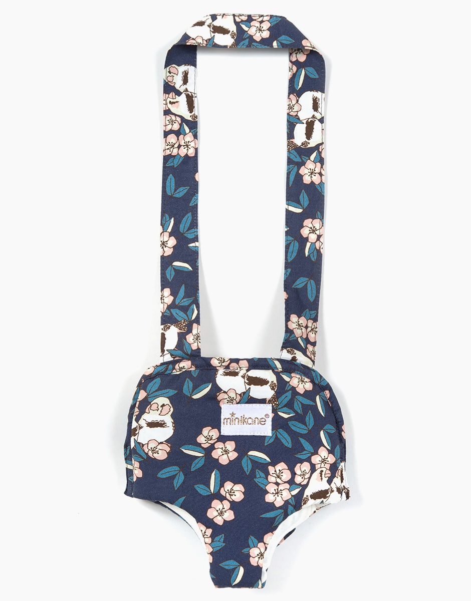 minikane-collection-dressing-vetements-accessoires-meubles-poupees_gordis-34-37cm-porte-poupee-en-coton-marguerite-reglisse-face