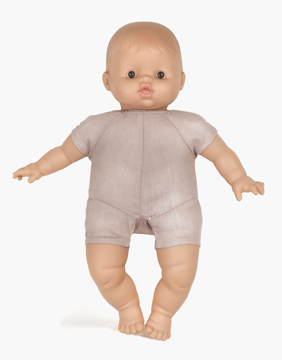 minikane-collection-accessoires-et-dressing-poupees-babies-28cm-gaspard-petit-garcon-europe-debout