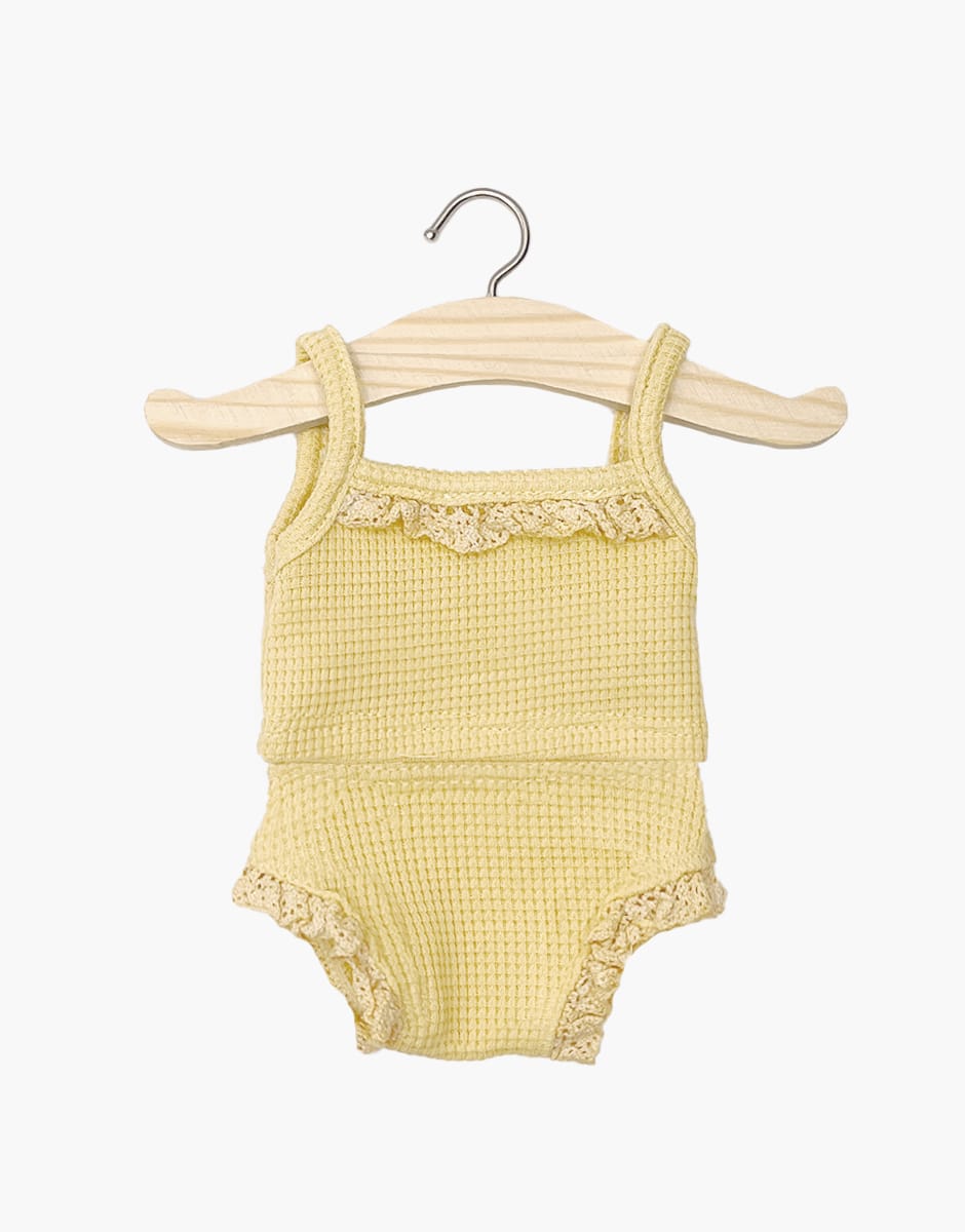 minikane-collection-dressing-vetements-accessoires-meubles-poupees_gordis-34-37cm-PE2023-dessous-fille-maille-nid-d-abeille-vanille-et-sa-dentelle
