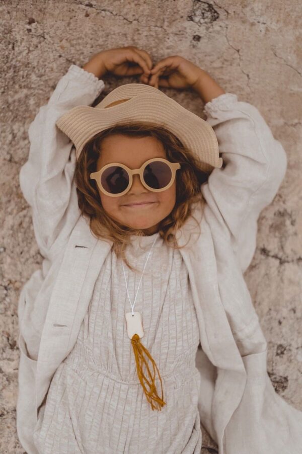lunettes-de-soleil-enfant-mrs-ertha-latte-sundays-kids-store-2-600x902